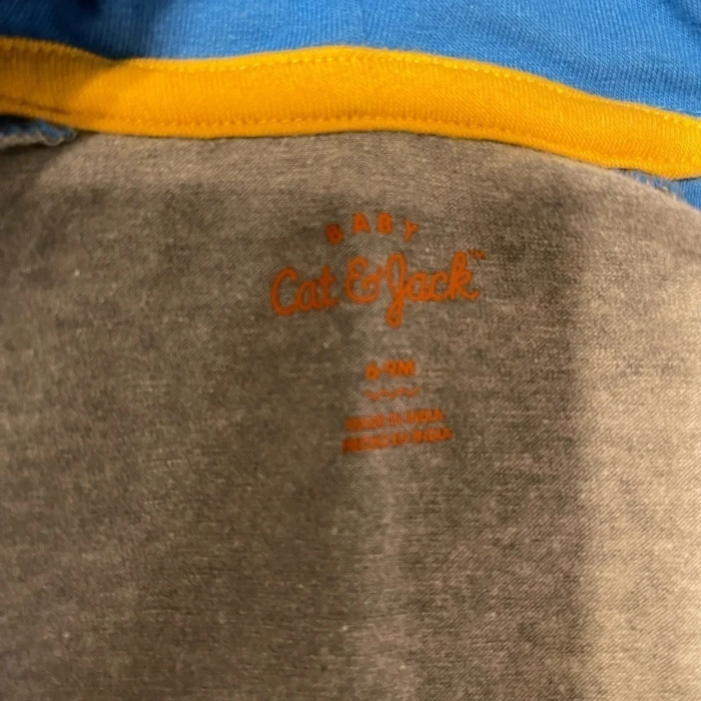Cat & Jack zip up